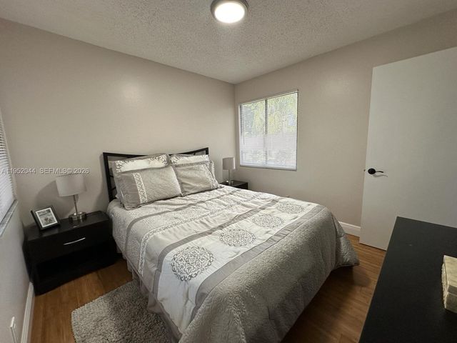 8320 SW 39th Ct, Davie, FL 33328