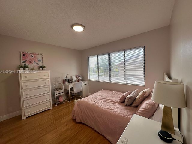 8320 SW 39th Ct, Davie, FL 33328