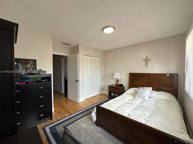 8320 SW 39th Ct, Davie, FL 33328