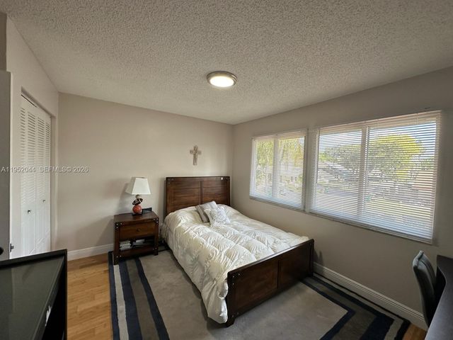 8320 SW 39th Ct, Davie, FL 33328