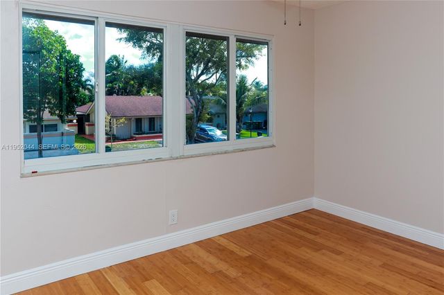 8320 SW 39th Ct, Davie, FL 33328