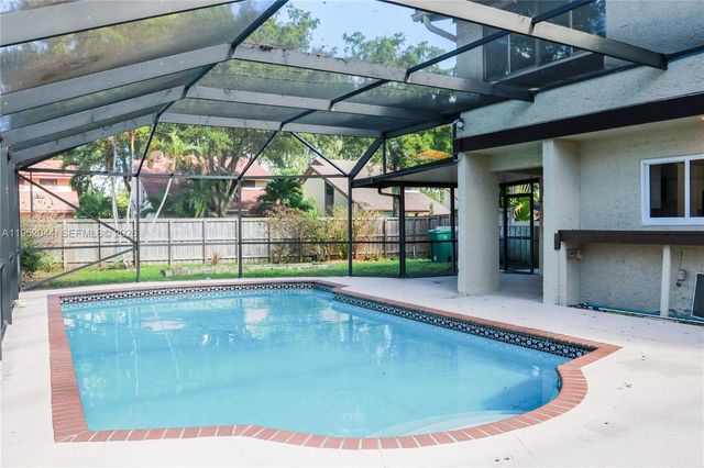 8320 SW 39th Ct, Davie, FL 33328