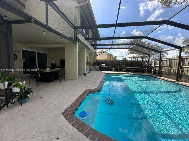 8320 SW 39th Ct, Davie, FL 33328