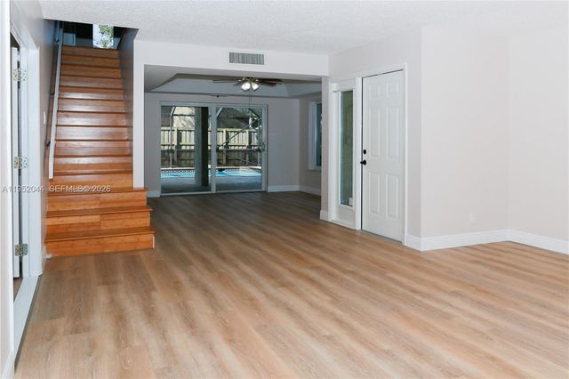 8320 SW 39th Ct, Davie, FL 33328