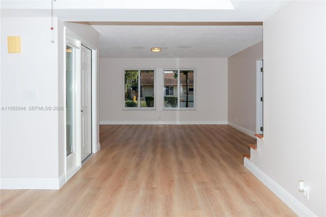 8320 SW 39th Ct, Davie, FL 33328