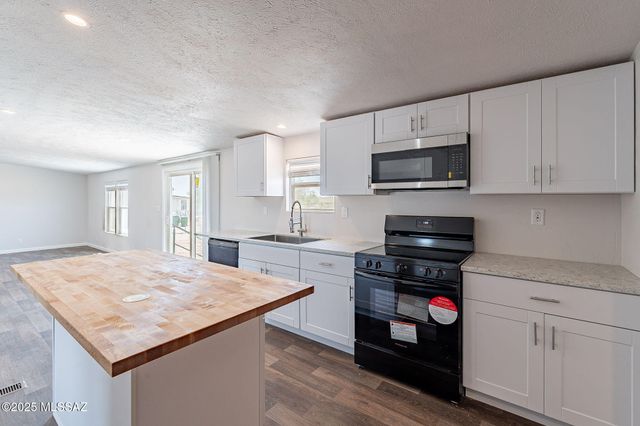 17641 W Bacabi Road, Marana, AZ 85653