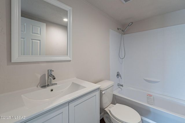 17641 W Bacabi Road, Marana, AZ 85653