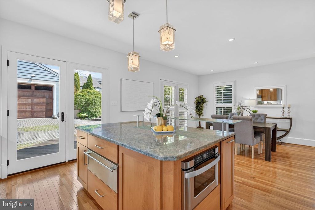 Image 11 of property listing at 2617 N NOTTINGHAM ST, Arlington, VA 22207