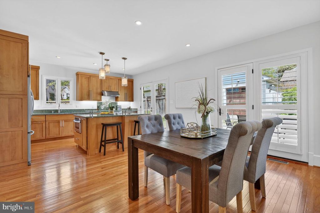 Image 12 of property listing at 2617 N NOTTINGHAM ST, Arlington, VA 22207