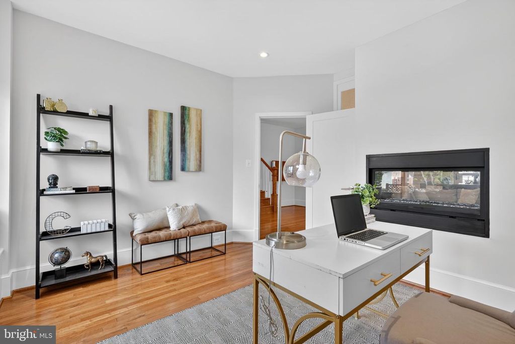 Image 17 of property listing at 2617 N NOTTINGHAM ST, Arlington, VA 22207