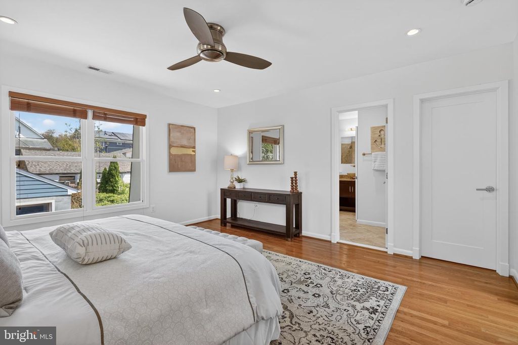 Image 21 of property listing at 2617 N NOTTINGHAM ST, Arlington, VA 22207