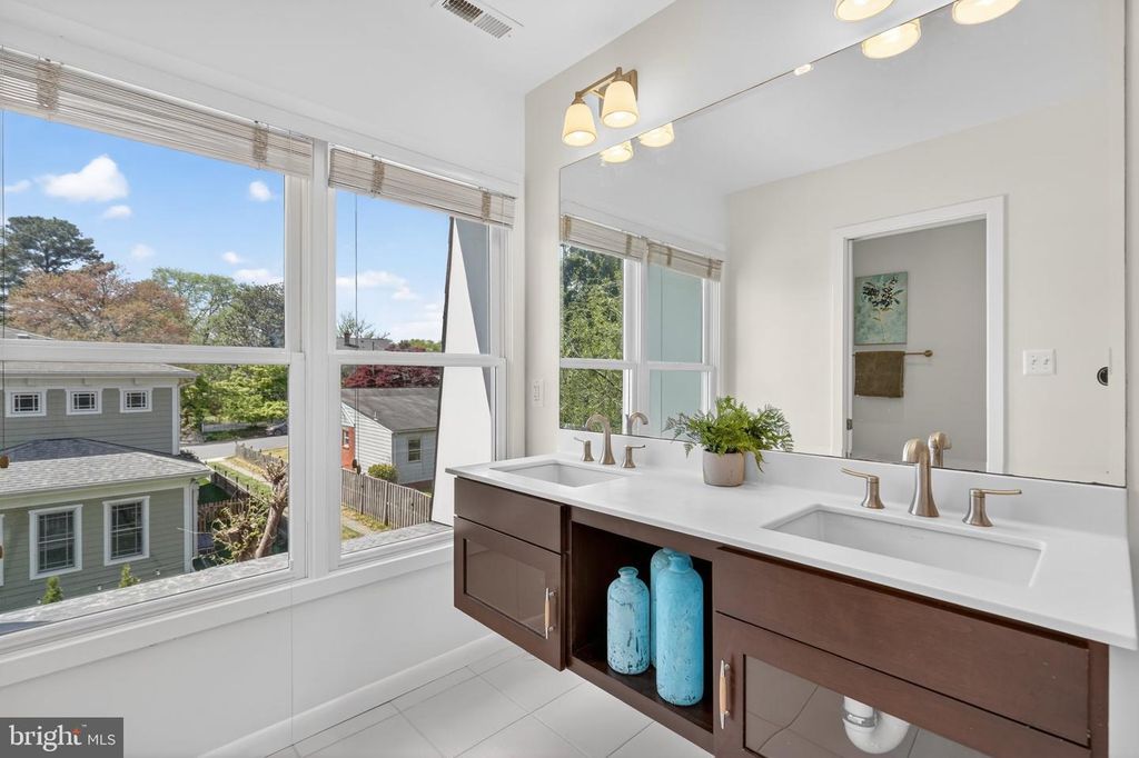 Image 29 of property listing at 2617 N NOTTINGHAM ST, Arlington, VA 22207