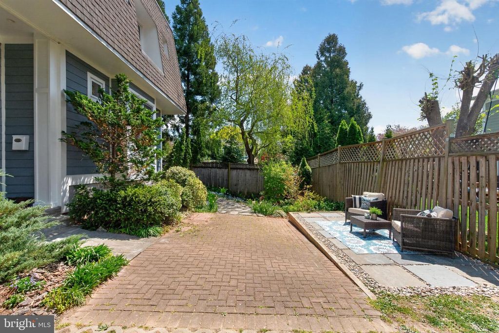 Image 40 of property listing at 2617 N NOTTINGHAM ST, Arlington, VA 22207