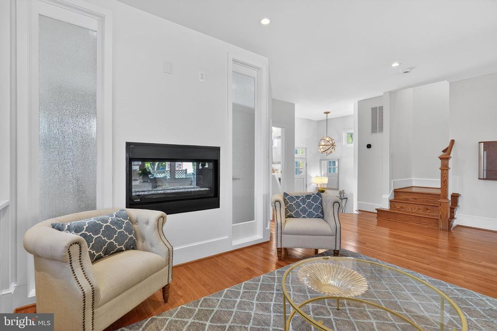 Image 6 of property listing at 2617 N NOTTINGHAM ST, Arlington, VA 22207