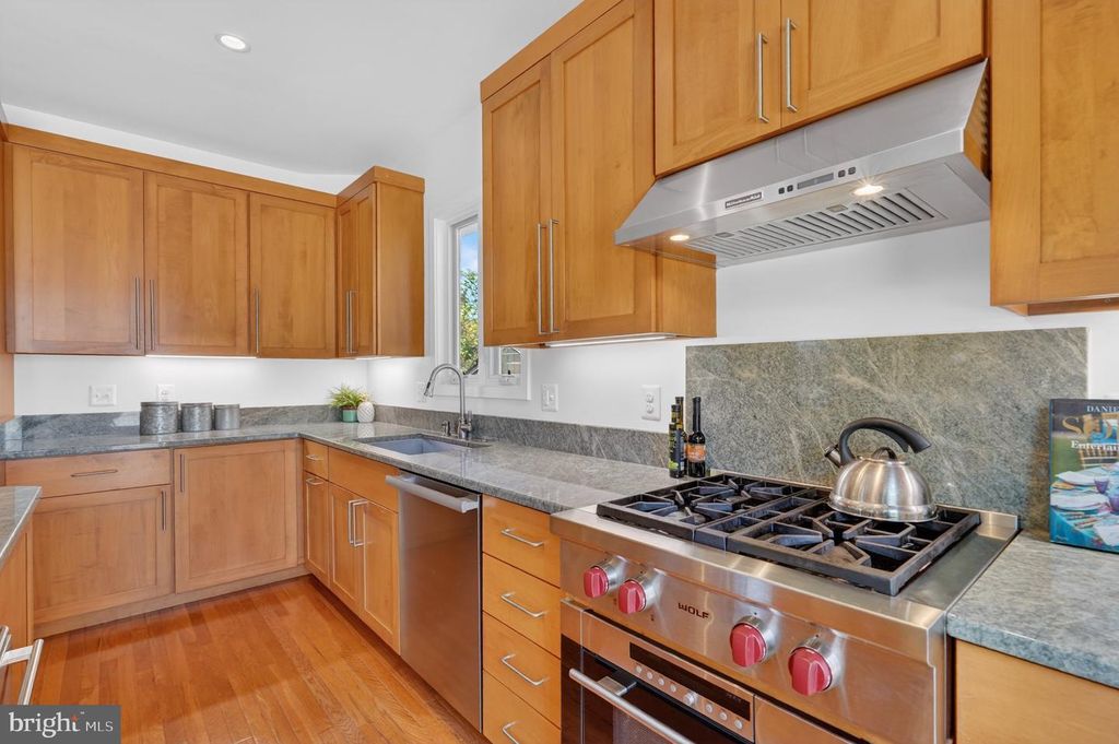 Image 8 of property listing at 2617 N NOTTINGHAM ST, Arlington, VA 22207