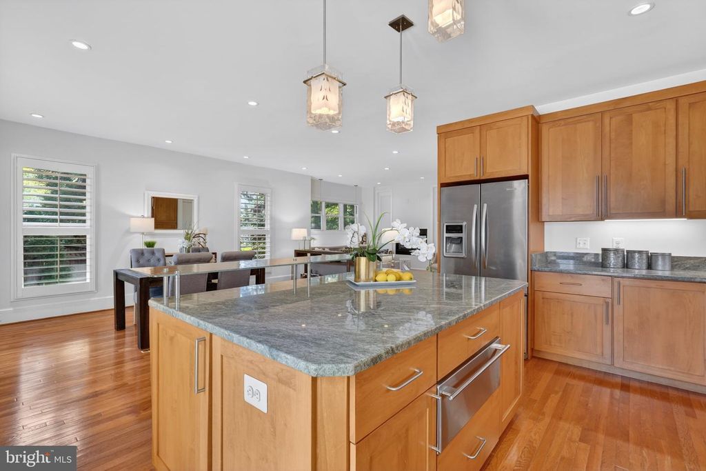 Image 9 of property listing at 2617 N NOTTINGHAM ST, Arlington, VA 22207