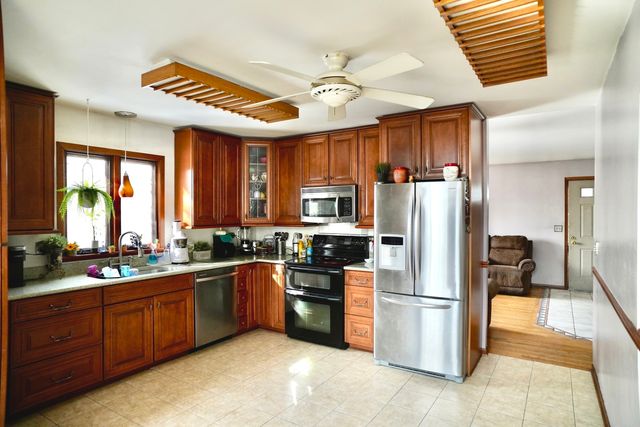 512 Shenandoah Trail, Elgin, IL 60123