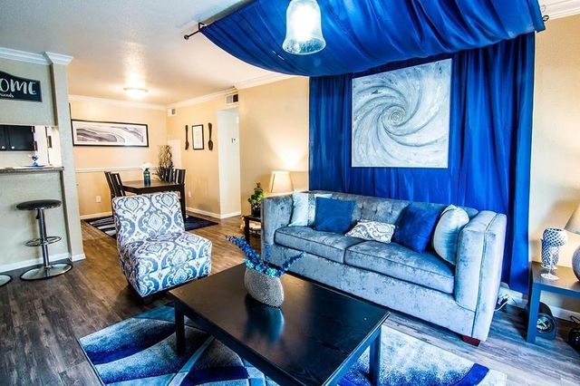 424 S Bender Avenue 1-105, Humble, TX 77338
