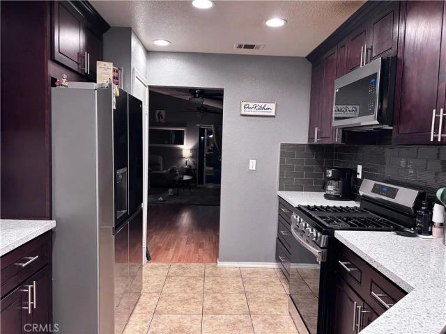 560 Coudures, Perris, CA 92571