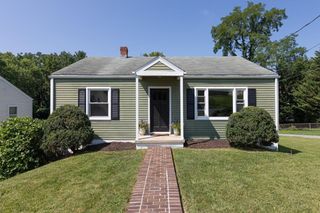 122 FRASER LN, Staunton, VA 24401