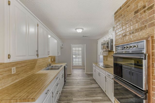 517 Kings Gate Road, Willow Park, TX 76087