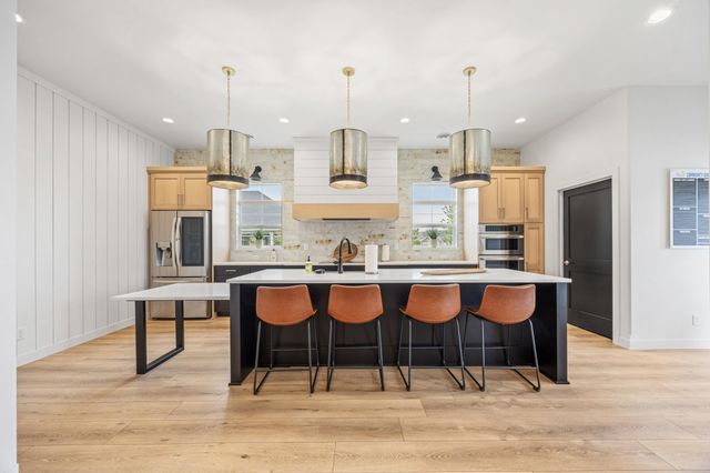 711 Rania Way W, West Fargo, ND 58078