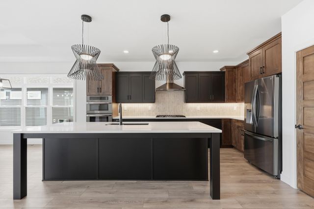 711 Rania Way W, West Fargo, ND 58078