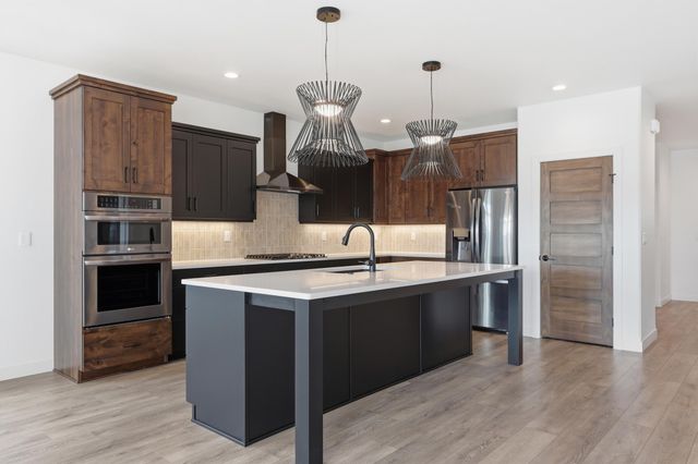 711 Rania Way W, West Fargo, ND 58078