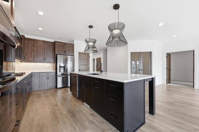 711 Rania Way W, West Fargo, ND 58078