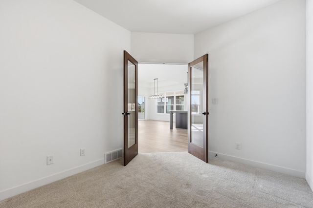 711 Rania Way W, West Fargo, ND 58078