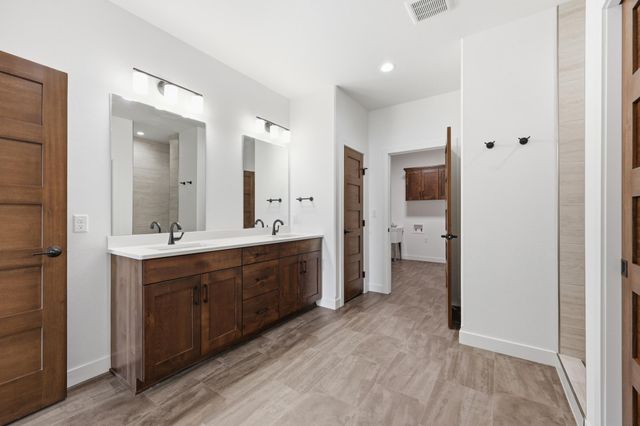 711 Rania Way W, West Fargo, ND 58078