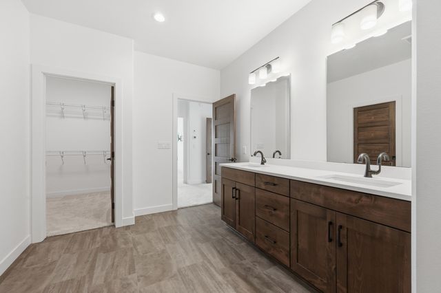 711 Rania Way W, West Fargo, ND 58078