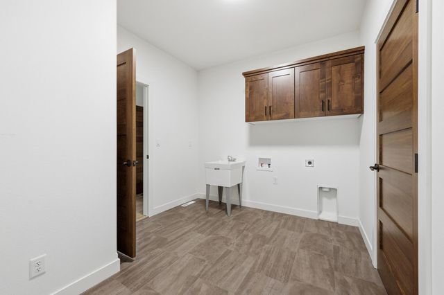 711 Rania Way W, West Fargo, ND 58078