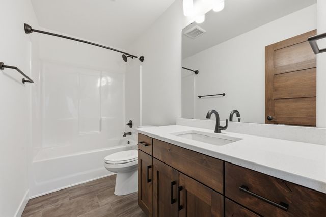 711 Rania Way W, West Fargo, ND 58078