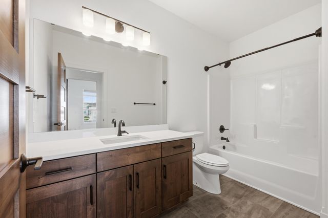711 Rania Way W, West Fargo, ND 58078