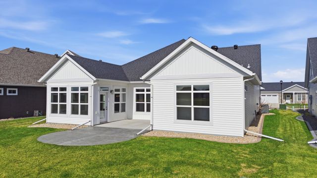 711 Rania Way W, West Fargo, ND 58078
