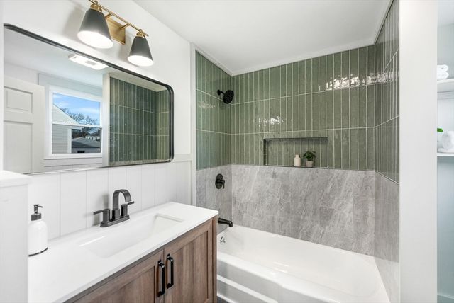 32 Cedar St, Fairhaven, MA 02719