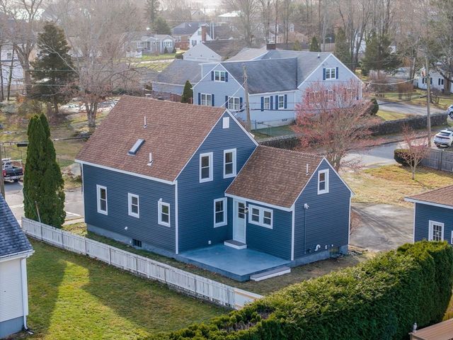 32 Cedar St, Fairhaven, MA 02719