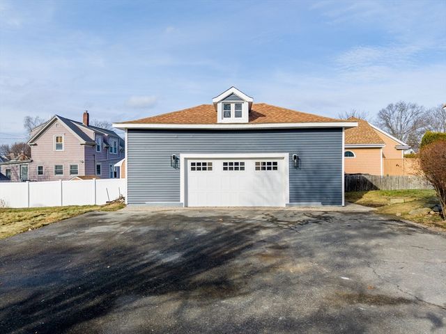 32 Cedar St, Fairhaven, MA 02719