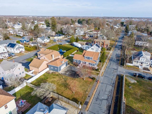 32 Cedar St, Fairhaven, MA 02719