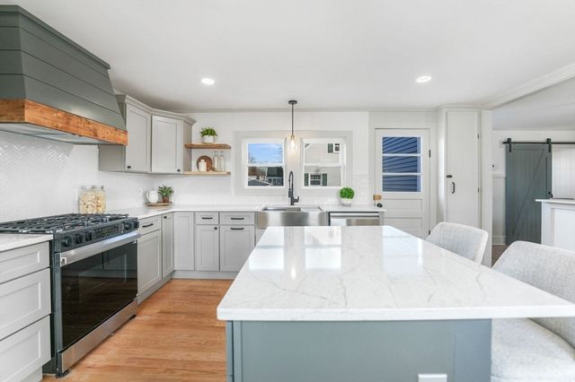 32 Cedar St, Fairhaven, MA 02719