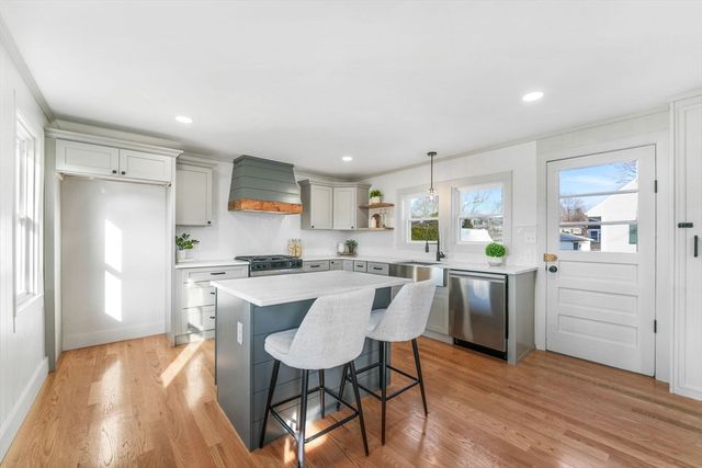 32 Cedar St, Fairhaven, MA 02719