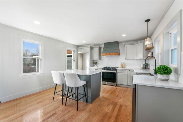 32 Cedar St, Fairhaven, MA 02719