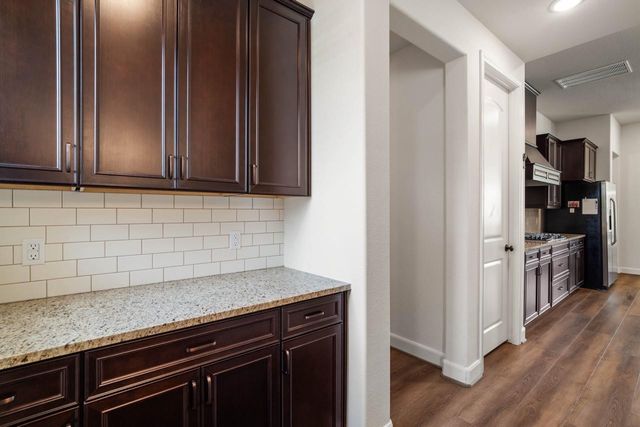 305 Champions Court, El Campo, TX 77437