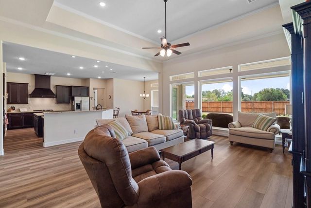 305 Champions Court, El Campo, TX 77437