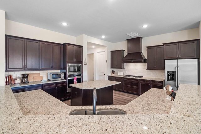 305 Champions Court, El Campo, TX 77437