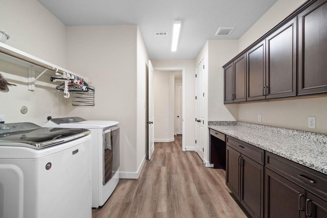 305 Champions Court, El Campo, TX 77437