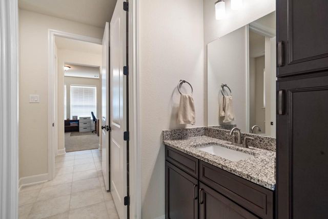 305 Champions Court, El Campo, TX 77437