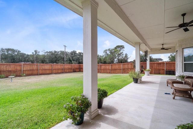 305 Champions Court, El Campo, TX 77437