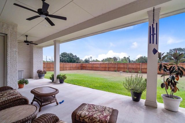 305 Champions Court, El Campo, TX 77437